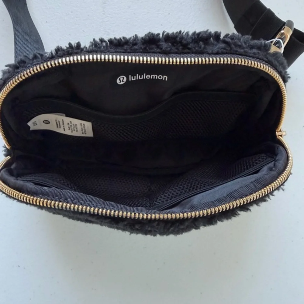 Lululemon Black Fleece Fluffy Sherpa Everywhere Belt Bag 1L‎ Gold Hardware NWOT